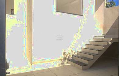 Imagem: A casa possui 2 Dormitórios, 1 Banheiro, 2 Vagas na garagem