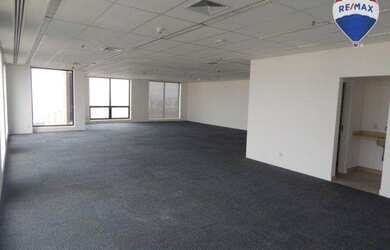 Imagem: O depósito possui 5 Vagas na garagem, 149m² de Área e está