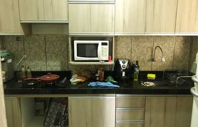 Imagem: O apartamento possui 2 Dormitórios, 1 Banheiro, 1 Vaga na garagem