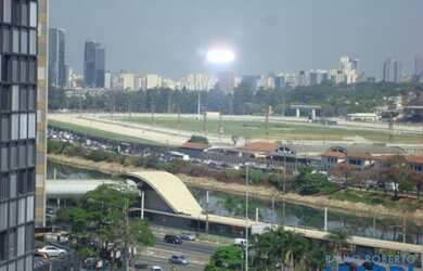 Imagem: O depósito possui 5 Vagas na garagem, 300m² de Área e está