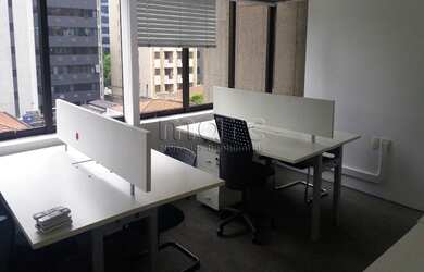 Imagem: O depósito possui 5 Vagas na garagem, 340m² de Área e está