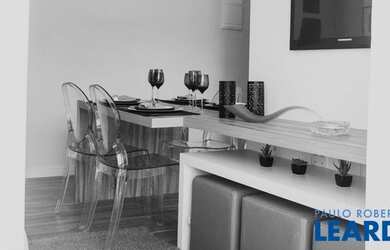 Imagem: O apartamento possui 2 Dormitórios, 1 Banheiro, 2 Vagas na