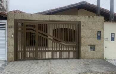 Imagem: A casa possui 2 Dormitórios, 1 Banheiro, 3 Vagas na garagem