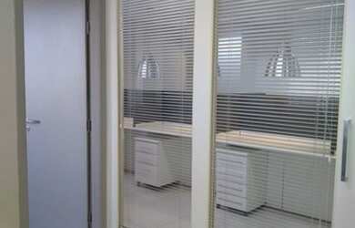 Imagem: O depósito possui 3 Vagas na garagem, 114m² de Área e está