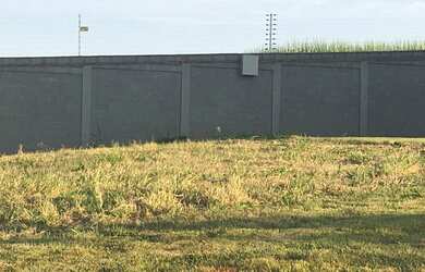 Imagem: O terreno possui 350m² de Área e está localizado em Vila