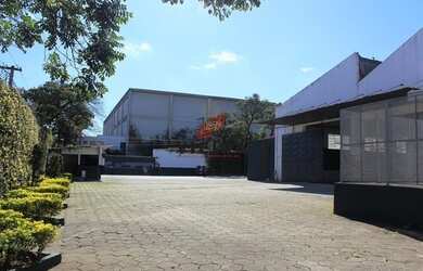 Imagem: O depósito possui 5 Vagas na garagem e 7000m² de Área e está