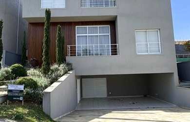 Imagem: A casa em condomínio possui 5 Dormitórios, 2 Banheiros, 4