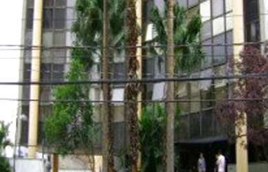 Imagem: O depósito possui 4 Vagas na garagem, 180m² de Área e está