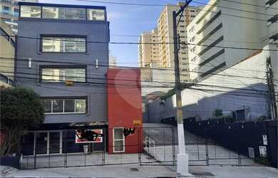 Imagem: O depósito possui 5 Vagas na garagem, 791m² de Área e está