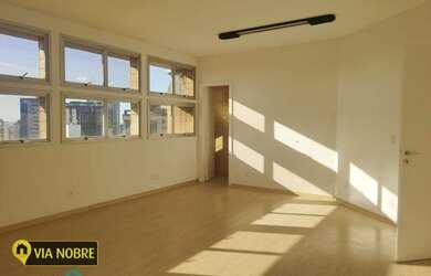 Imagem: O depósito possui 1 Vaga na garagem e 37m² de Área e está