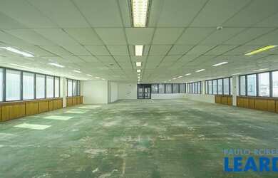 Imagem: O depósito possui 5 Vagas na garagem, 526m² de Área e está