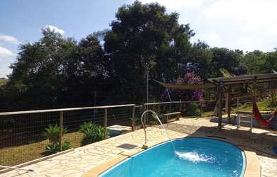 Imagem: A chácara possui 1.600m² de Área, Piscina e está localizado