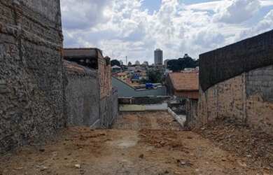 Imagem: O terreno possui 350m² de Área e está localizado em Jardim