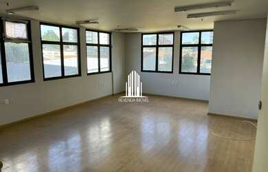 Imagem: O depósito possui 1 Vaga na garagem e 40m² de Área e está