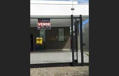 Imagem: A casa possui 3 Dormitórios, 2 Banheiros, 4 Vagas na garagem