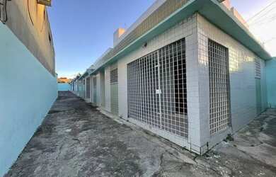 Imagem: A casa em condomínio possui 2 Dormitórios, 1 Banheiro, 2 Vagas