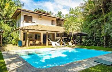 Imagem: A casa em condomínio possui 4 Dormitórios, 5 Banheiros, 3