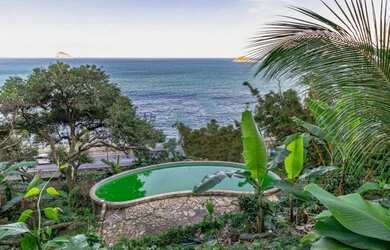 Imagem: A casa possui 5 Dormitórios, 5 Banheiros, 5 Vagas na garagem