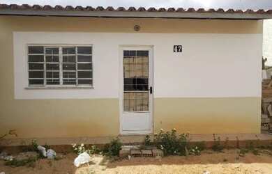 Imagem: A casa possui 2 Dormitórios, 1 Banheiro, 1 Vaga na garagem