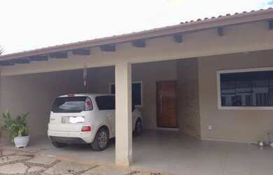 Imagem: A casa em condomínio possui 3 Dormitórios, 2 Banheiros, 4