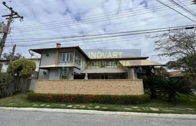 Imagem: A casa possui 5 Dormitórios, 2 Banheiros, 2 Vagas na garagem