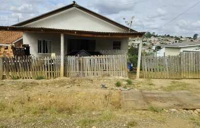 Imagem: A casa possui 3 Dormitórios, 2 Banheiros, 64m² de Área e