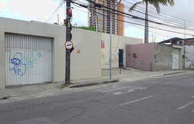 Imagem: A casa possui 5 Dormitórios, 4 Banheiros, 5 Vagas na garagem