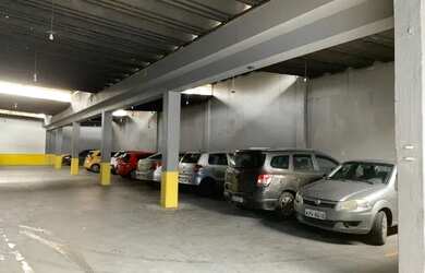 Imagem: O depósito possui 5 Vagas na garagem e 1000m² de Área e está