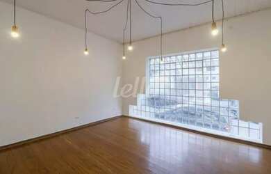 Imagem: A casa possui 2 Banheiros, 1 Vaga na garagem, 160m² de Área