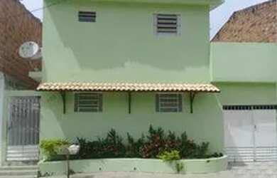 Imagem: A casa possui 2 Dormitórios, 1 Banheiro e está localizado