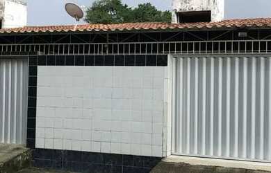 Imagem: A casa possui 3 Dormitórios, 2 Banheiros, 3 Vagas na garagem