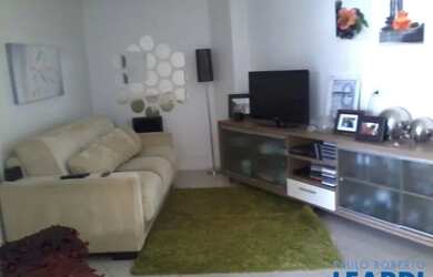 Imagem: O apartamento possui 1 Dormitório, 1 Banheiro, 2 Vagas na garagem