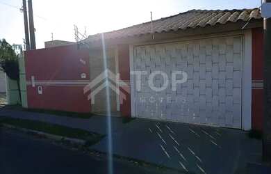 Imagem: A casa possui 2 Dormitórios, 2 Banheiros, 4 Vagas na garagem