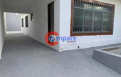 Imagem: A casa possui 3 Dormitórios, 1 Banheiro, 5 Vagas na garagem