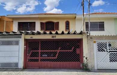 Imagem: A casa possui 3 Dormitórios, 3 Banheiros, 2 Vagas na garagem