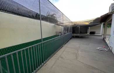 Imagem: A casa possui 2 Dormitórios, 3 Banheiros, 3 Vagas na garagem