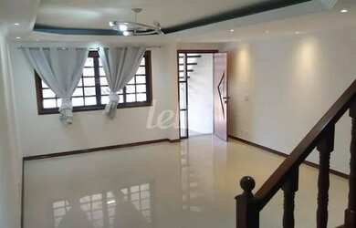 Imagem: A casa possui 4 Dormitórios, 1 Banheiro, 1 Vaga na garagem