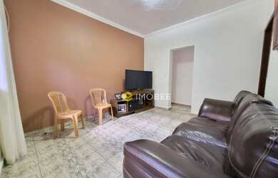 Imagem: A casa possui 3 Dormitórios, 1 Banheiro, 5 Vagas na garagem