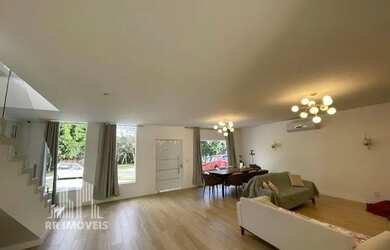 Imagem: A casa em condomínio possui 4 Dormitórios, 5 Banheiros, 5