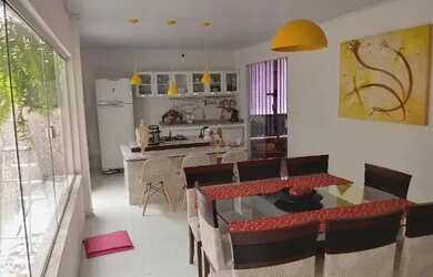 Imagem: A casa possui 2 Dormitórios, 2 Banheiros, 200m² de Área e