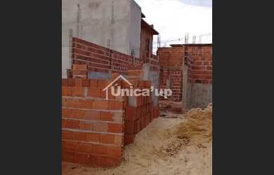 Imagem: A casa possui 2 Dormitórios, 1 Banheiro, 1 Vaga na garagem