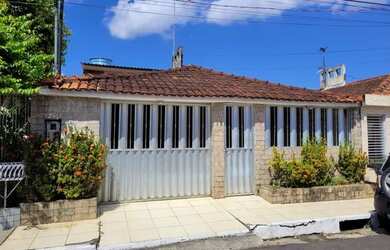 Imagem: A casa em condomínio possui 3 Dormitórios, 2 Banheiros, 2