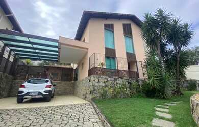 Imagem: A casa possui 5 Dormitórios, 5 Banheiros, 4 Vagas na garagem