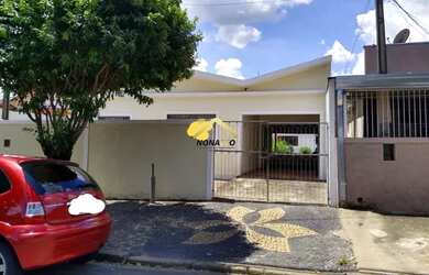 Imagem: A casa possui 2 Dormitórios, 1 Banheiro, 2 Vagas na garagem