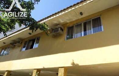 Imagem: A casa possui 5 Dormitórios, 3 Banheiros, 3 Vagas na garagem