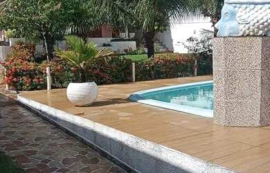 Imagem: A casa em condomínio possui 5 Dormitórios, 4 Banheiros e