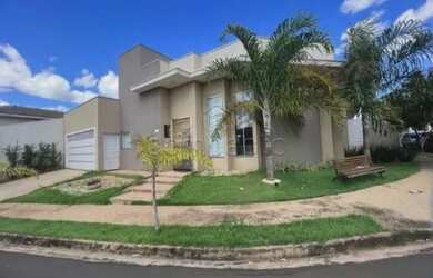 Imagem: A casa em condomínio possui 3 Dormitórios, 4 Banheiros, 2