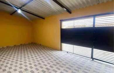 Imagem: A casa possui 3 Dormitórios, 2 Banheiros e está localizado