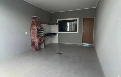 Imagem: A casa possui 2 Dormitórios, 2 Banheiros, 1 Vaga na garagem