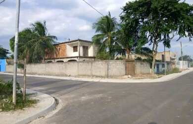 Imagem: A casa possui 3 Dormitórios, 4 Banheiros, 5 Vagas na garagem